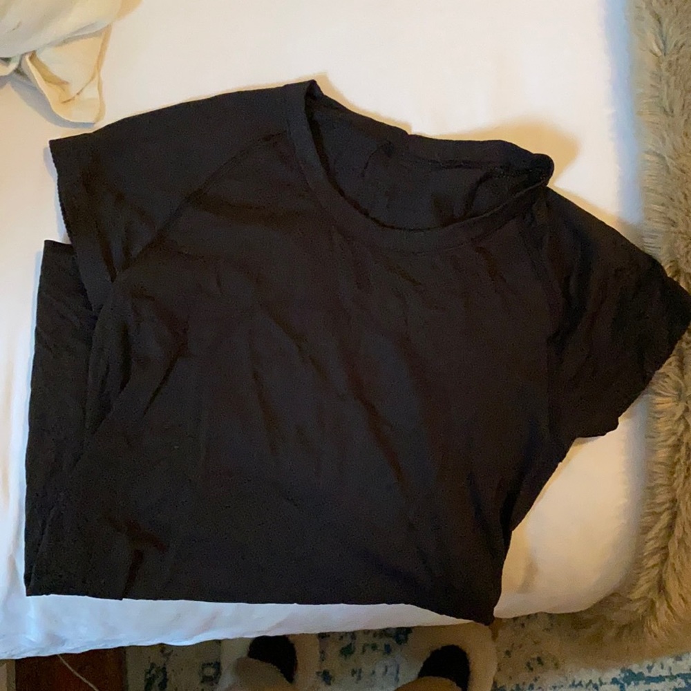 Black lululemon swiftly tech short sleeve